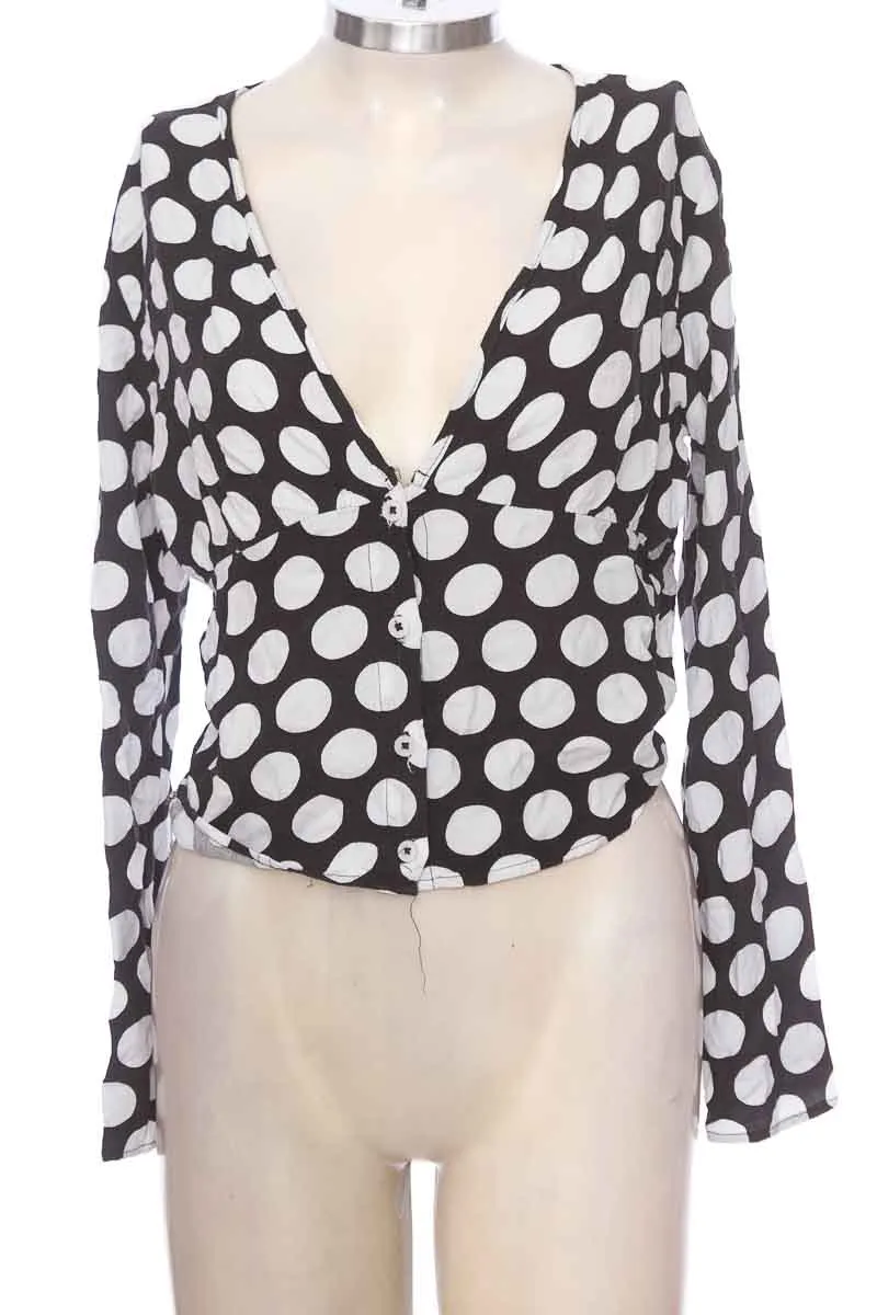 BLUSA COLOR NEGRO  LOGUIN