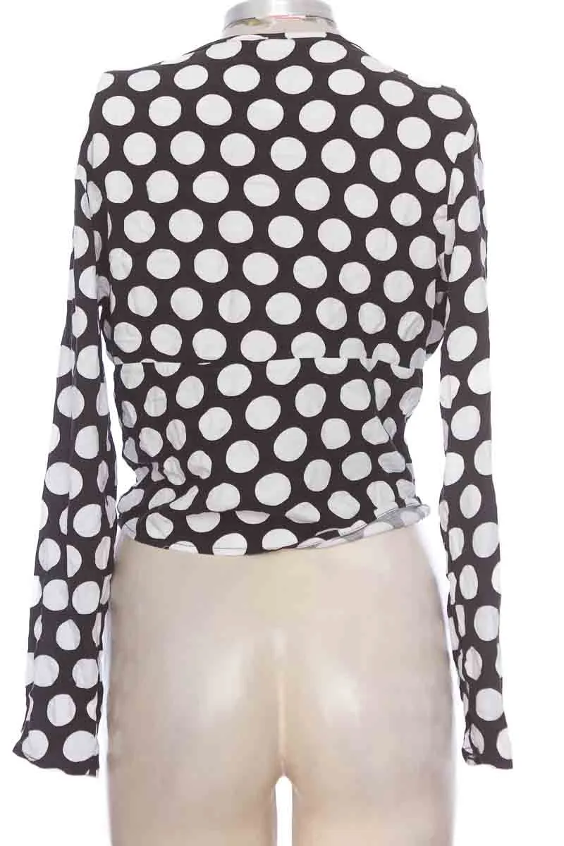 BLUSA COLOR NEGRO  LOGUIN