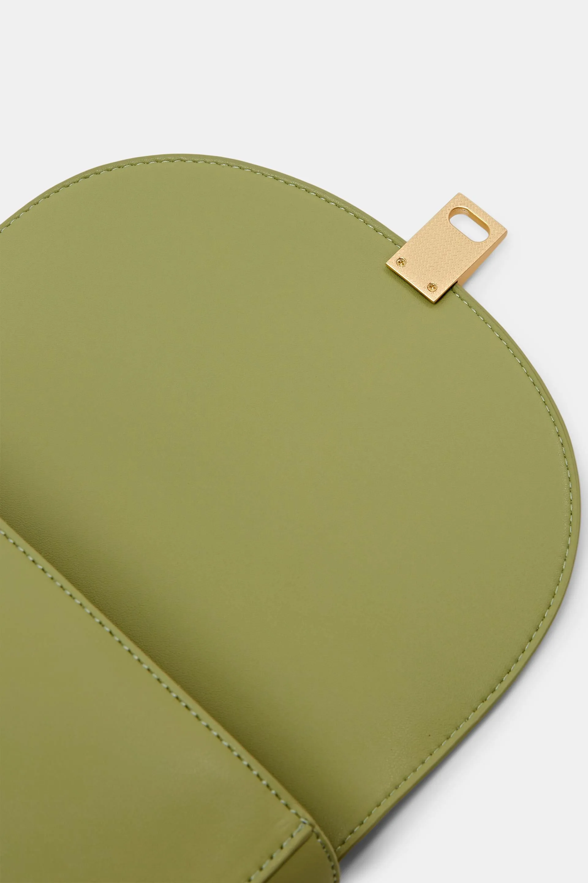 Bolso cruzado curvado