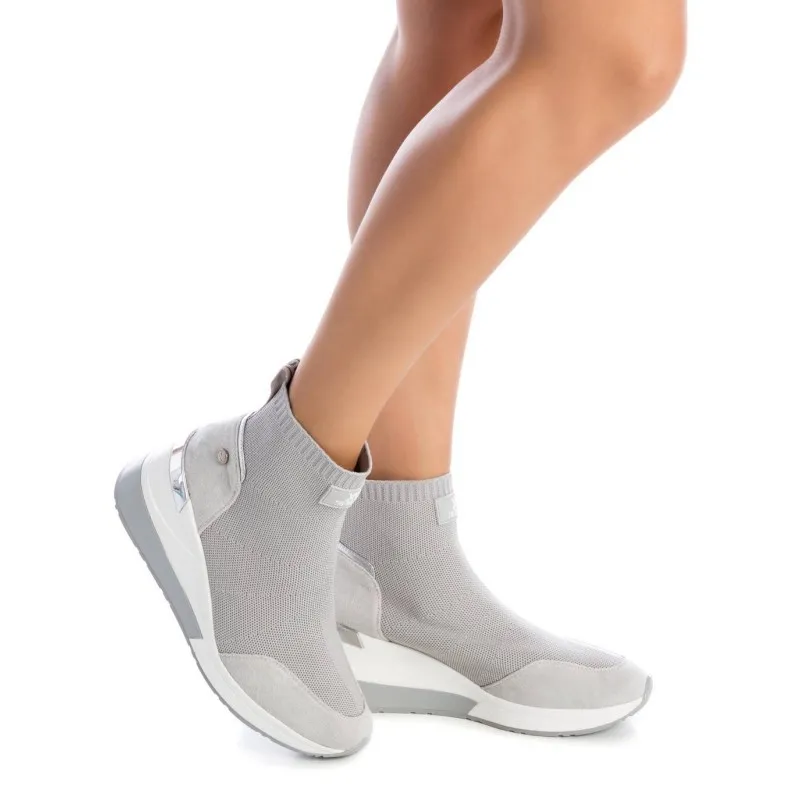 Botín de mujer XTI 044172 Gris