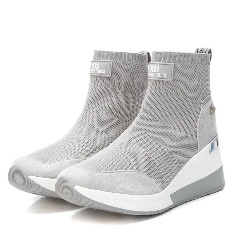 Botín de mujer XTI 044172 Gris