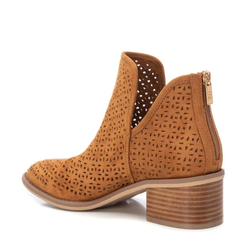 Botín de mujer XTI 142383 Camel