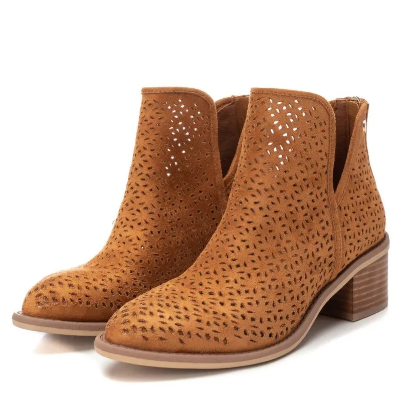 Botín de mujer XTI 142383 Camel