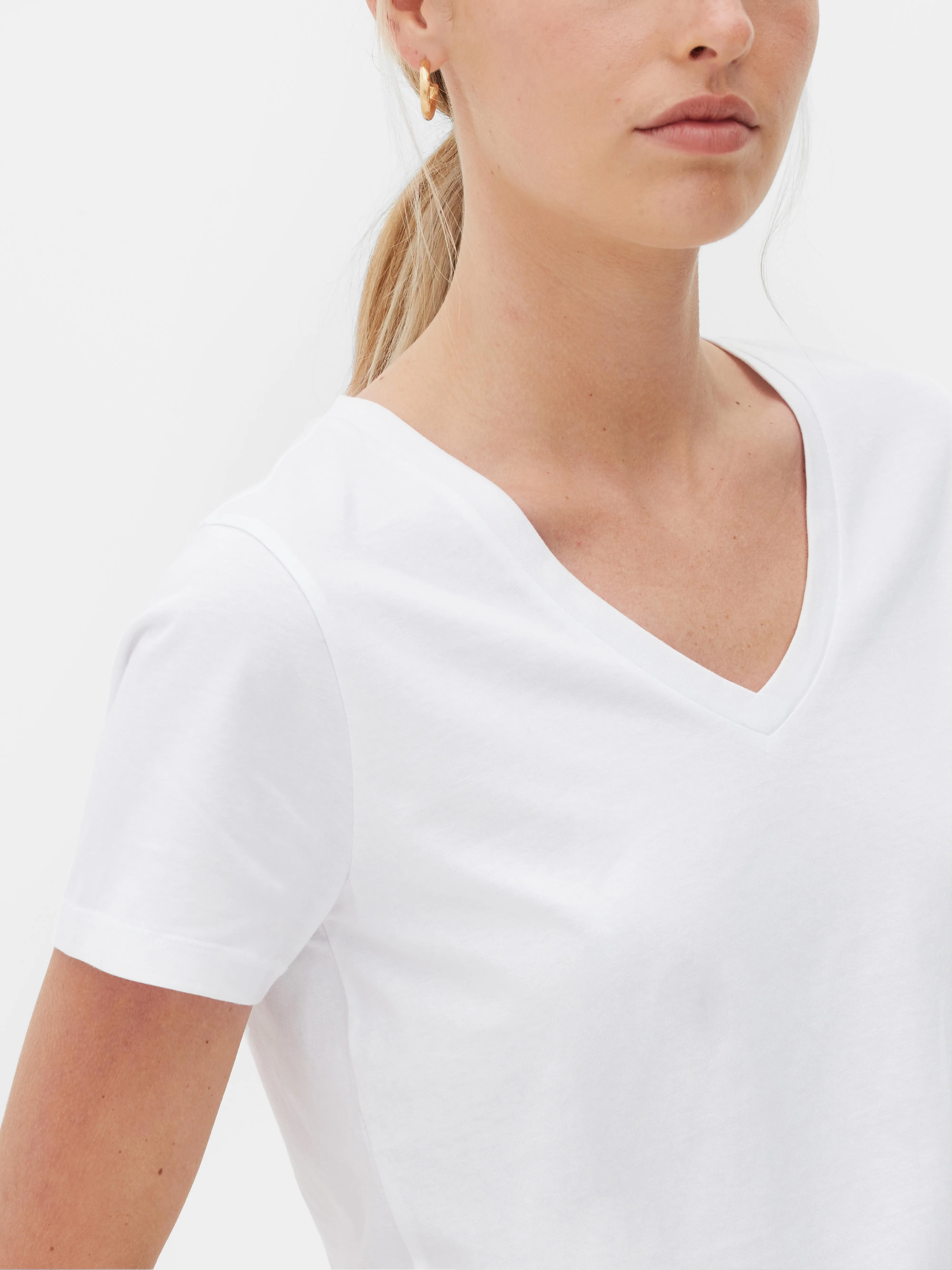 Camiseta de manga corta con cuello de pico