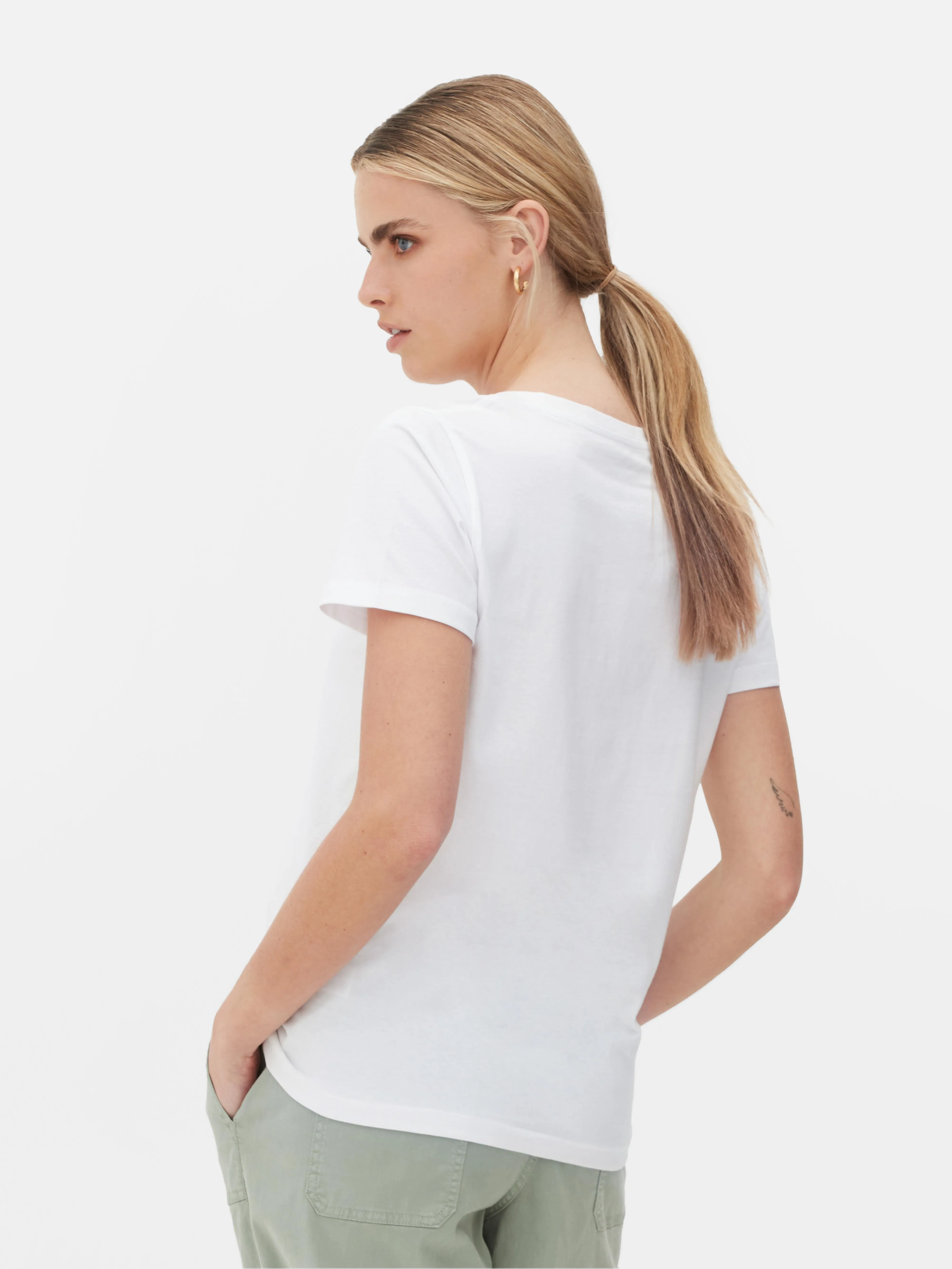 Camiseta de manga corta con cuello de pico
