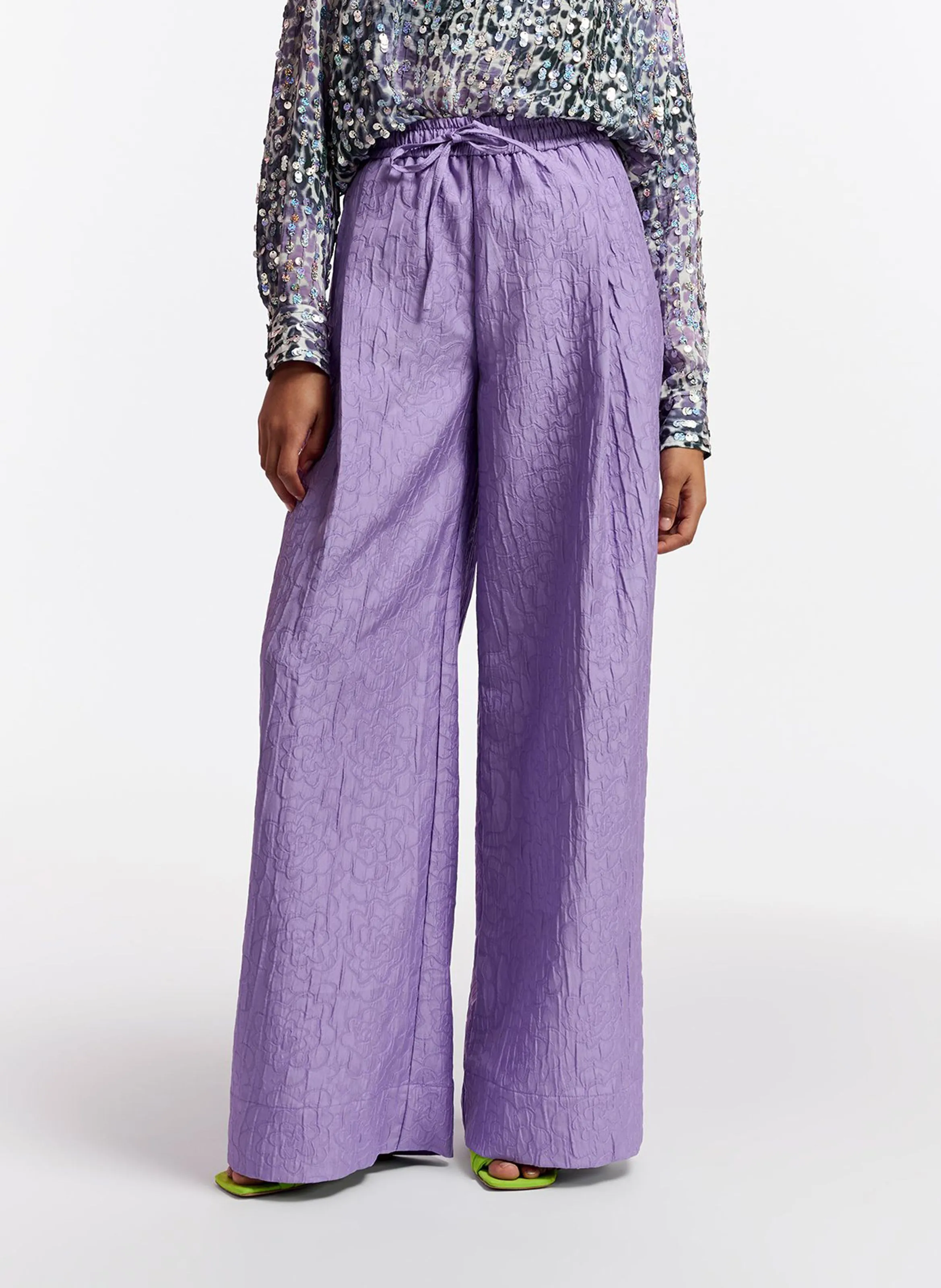ESSENTIEL ANTWERP GONE  PANTALóN ANCHO DE JACQUARD DE FLORES EN VIOLETA