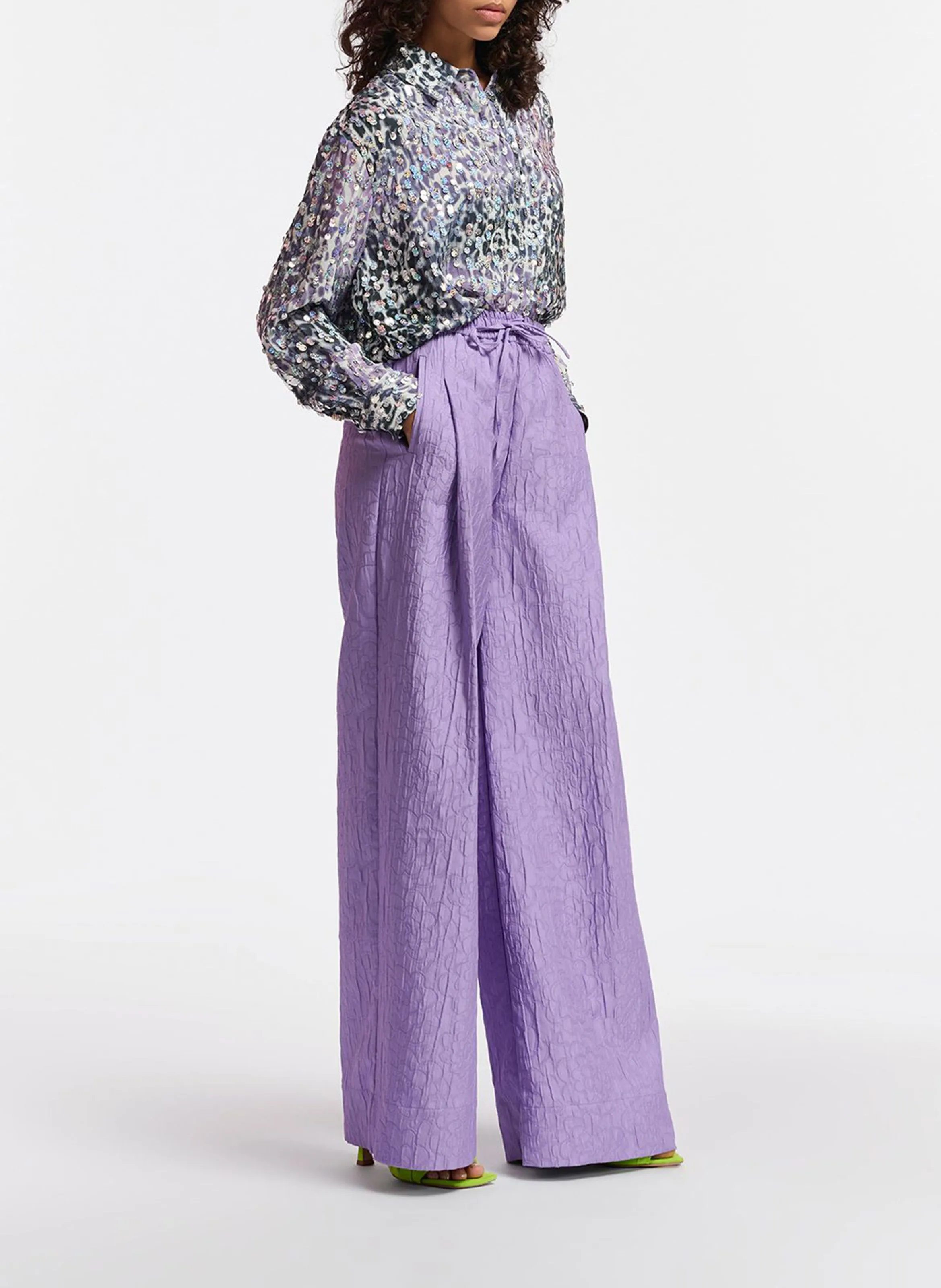 ESSENTIEL ANTWERP GONE  PANTALóN ANCHO DE JACQUARD DE FLORES EN VIOLETA