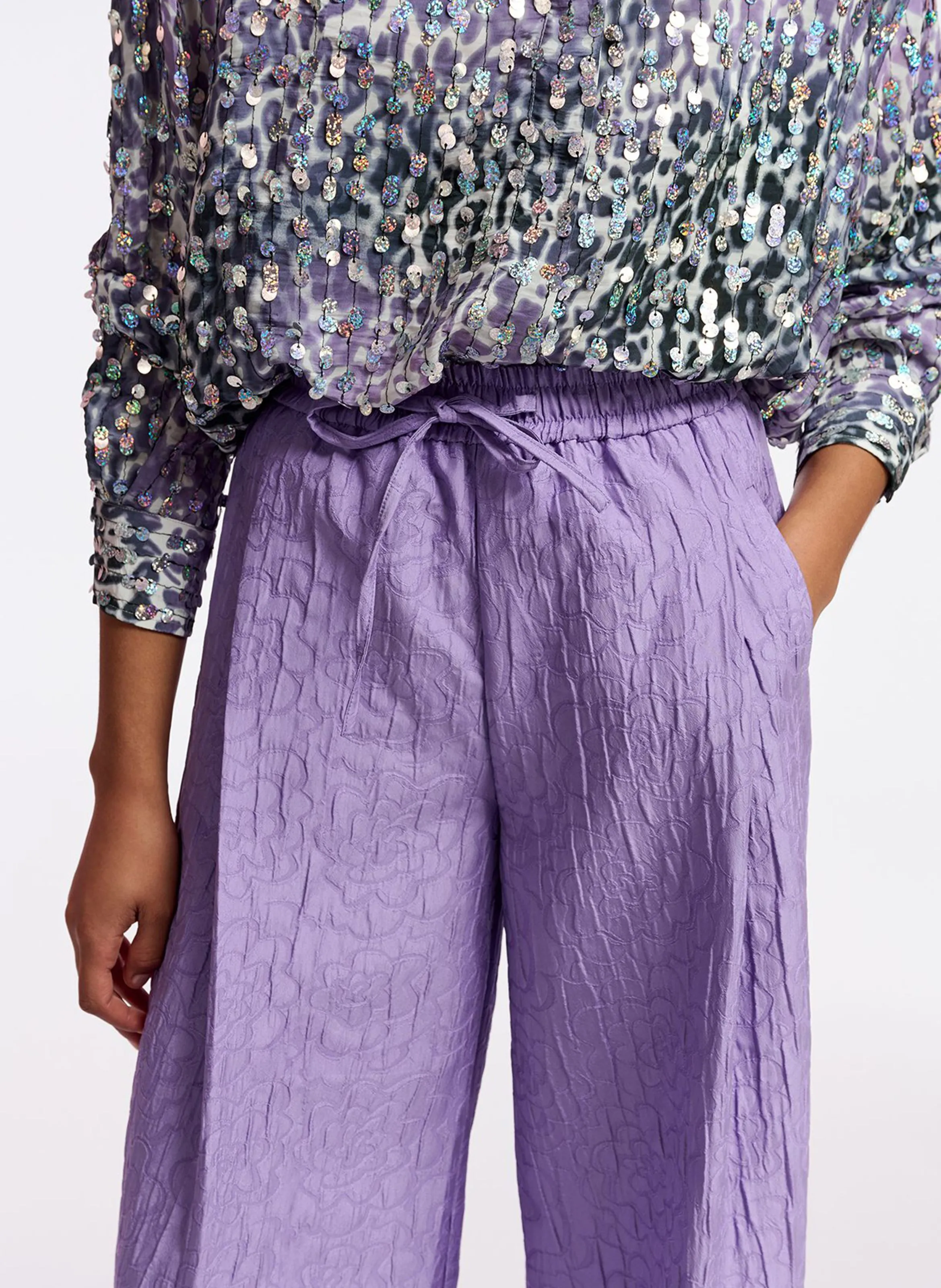 ESSENTIEL ANTWERP GONE  PANTALóN ANCHO DE JACQUARD DE FLORES EN VIOLETA