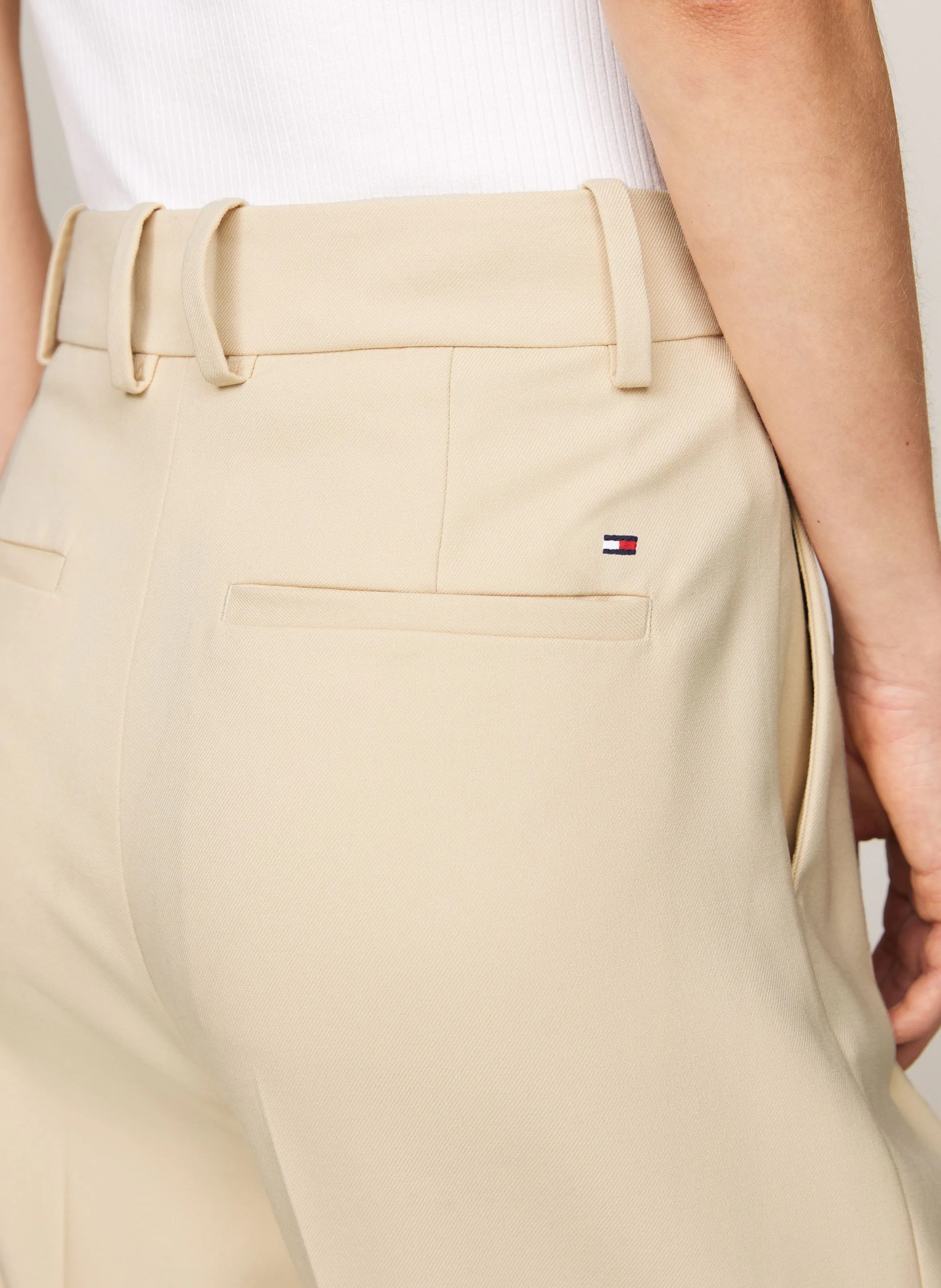 Pantalón ancho de mezcla de poliéster reciclado en beige