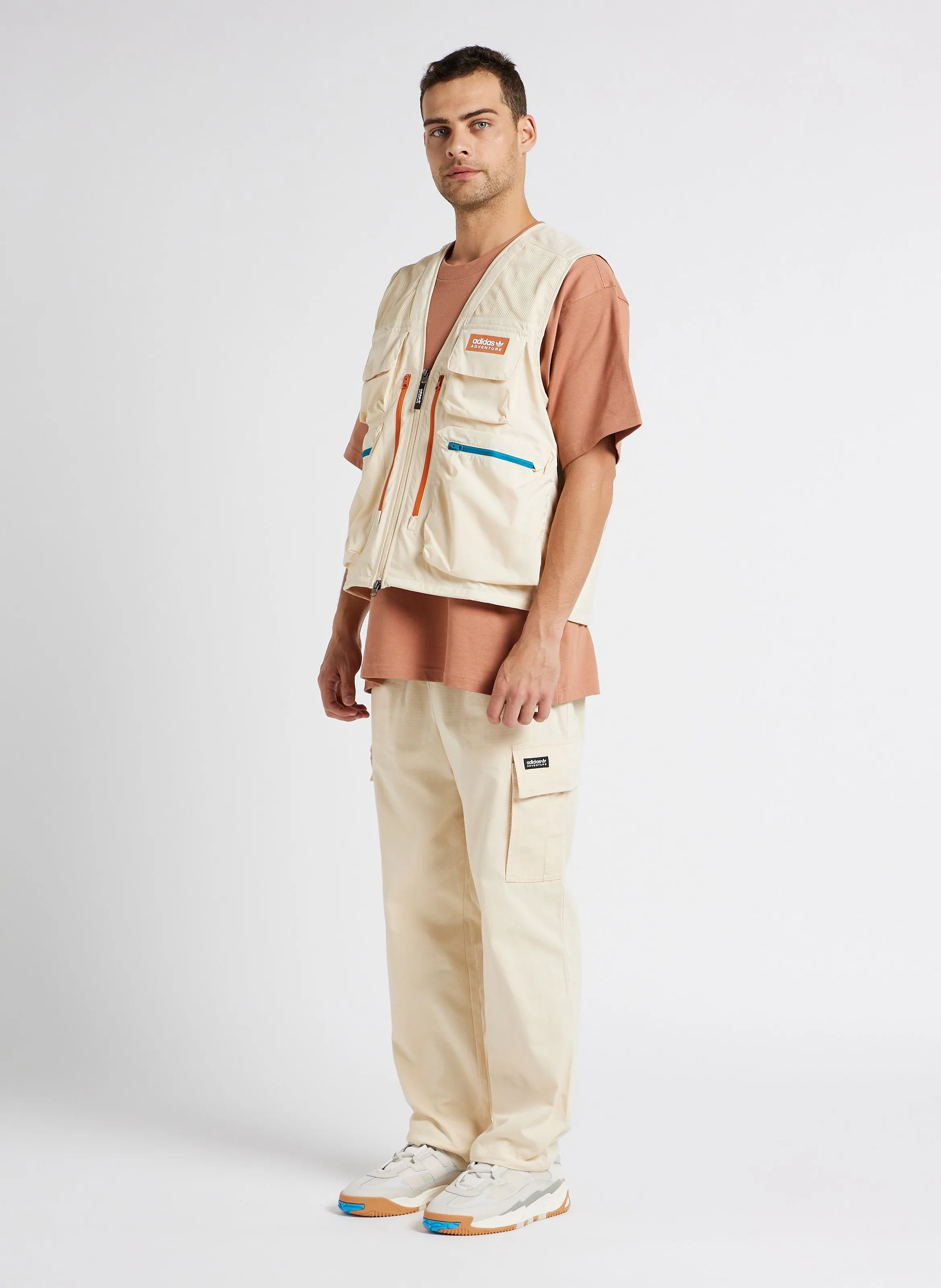 Pantalón cargo holgado en beige