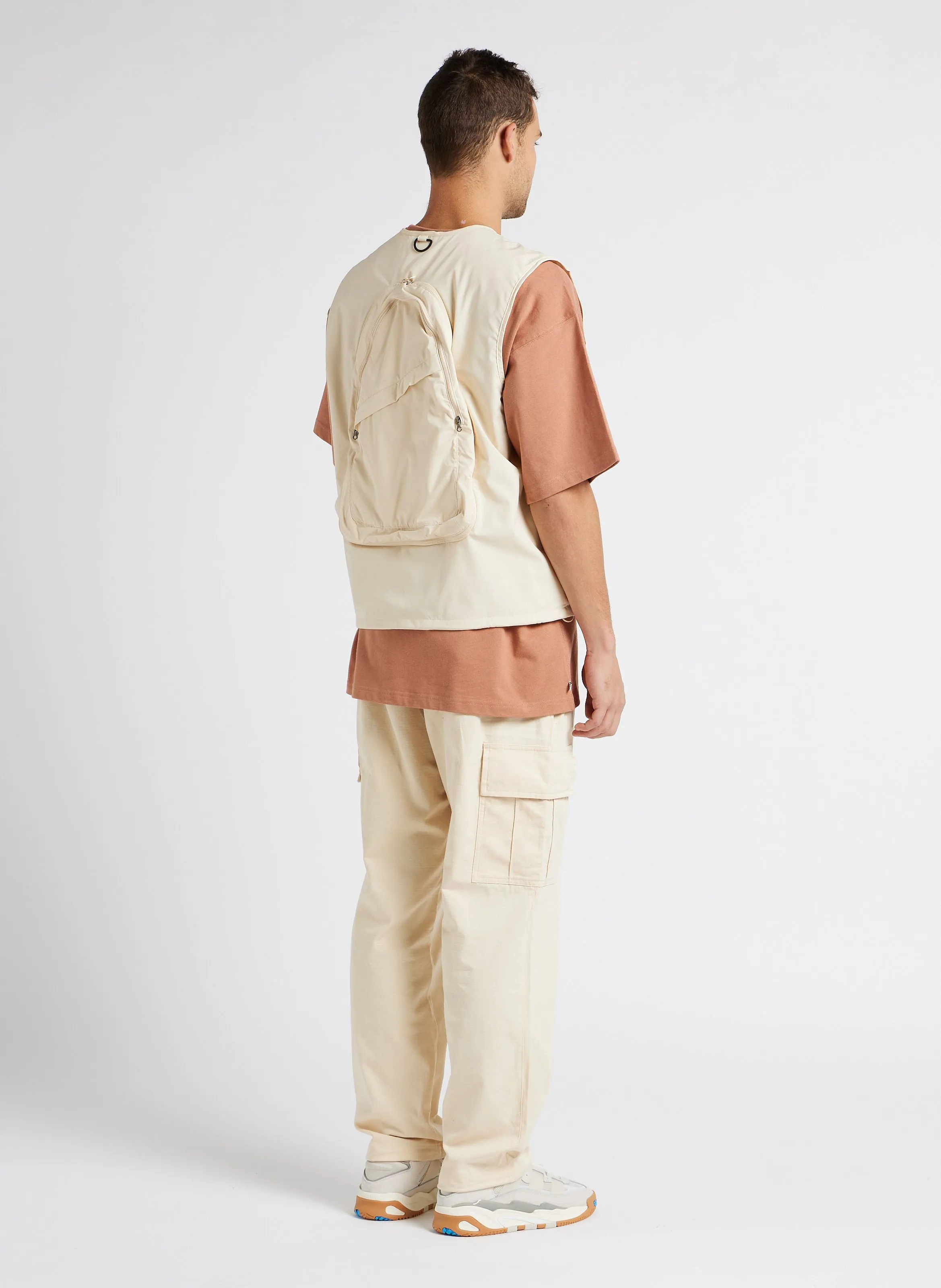 Pantalón cargo holgado en beige