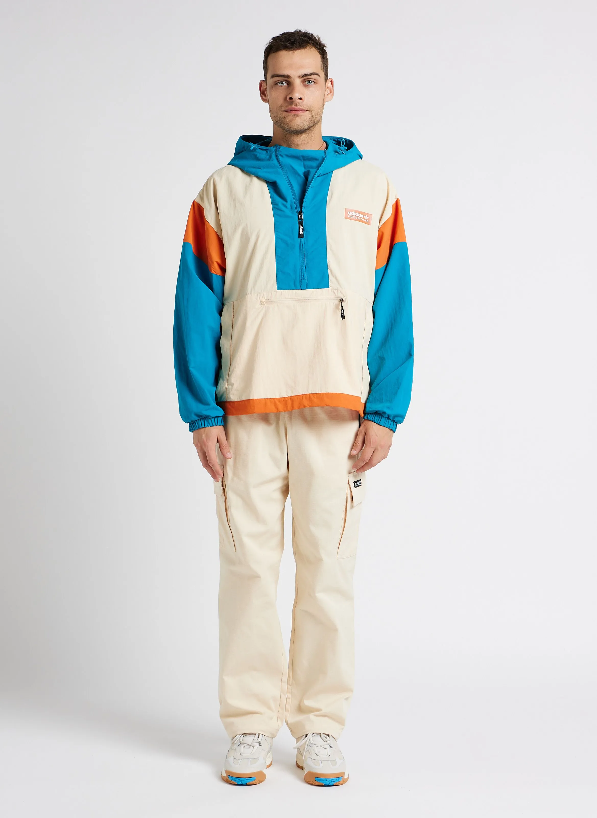 Pantalón cargo holgado en beige