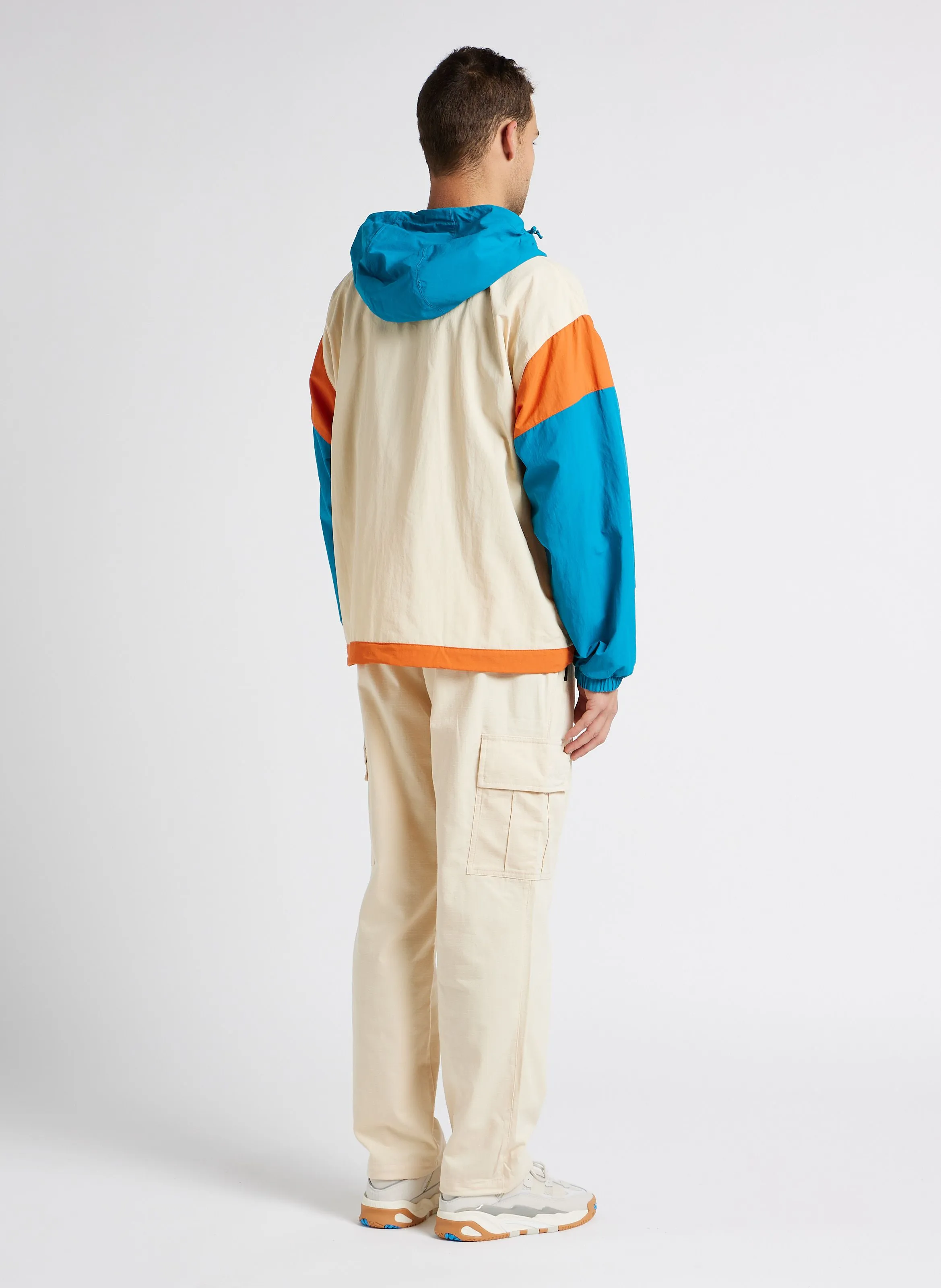 Pantalón cargo holgado en beige