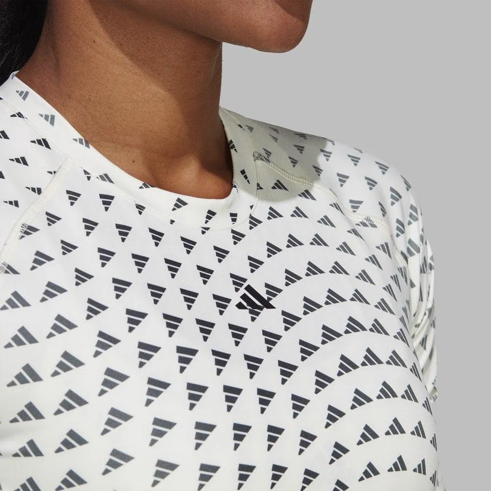 Playera adidas Brand Love Pacer Mujer