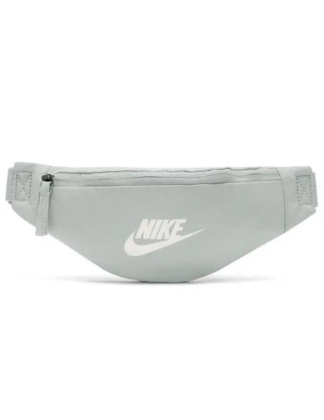 riñonera nike heritage plata de mujer.