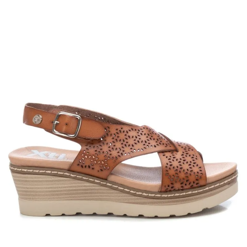 Sandalia de mujer XTI 140905 Taupe
