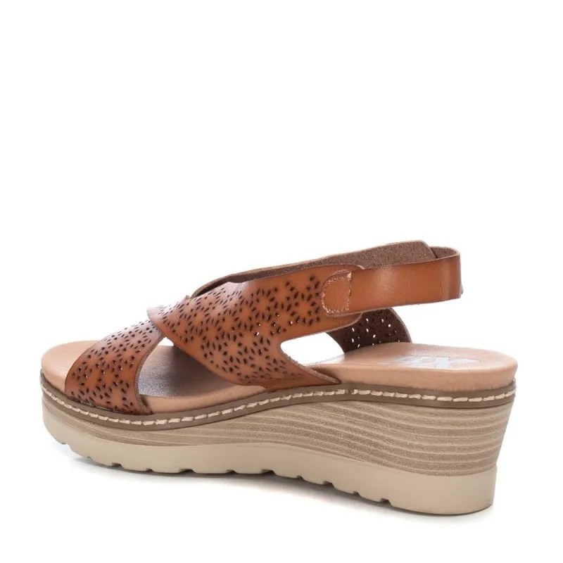 Sandalia de mujer XTI 140905 Taupe