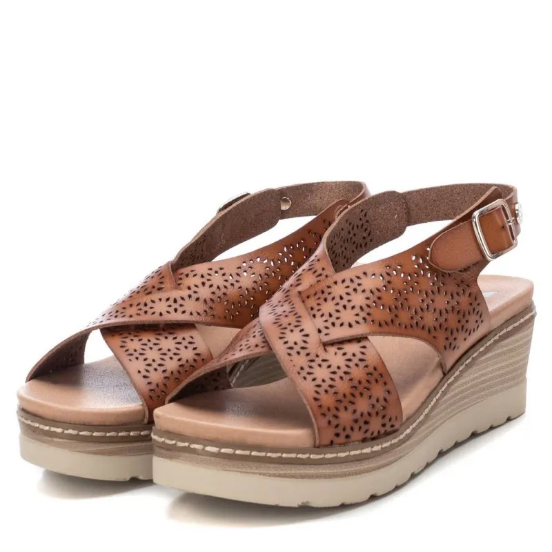 Sandalia de mujer XTI 140905 Taupe
