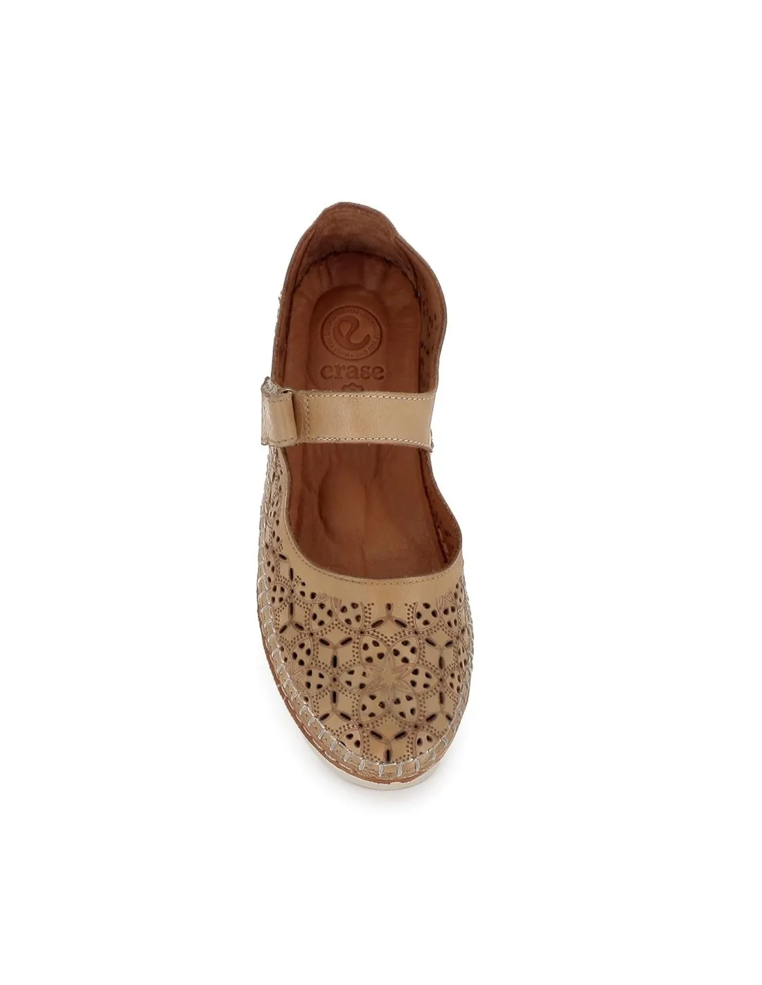 Zapato beige plano velcro con calados geométricos mujer Erase
