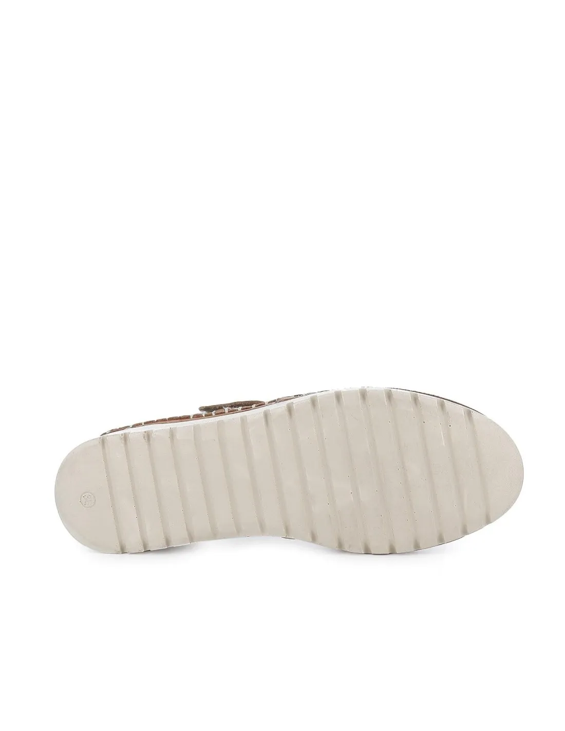 Zapato beige plano velcro con calados geométricos mujer Erase